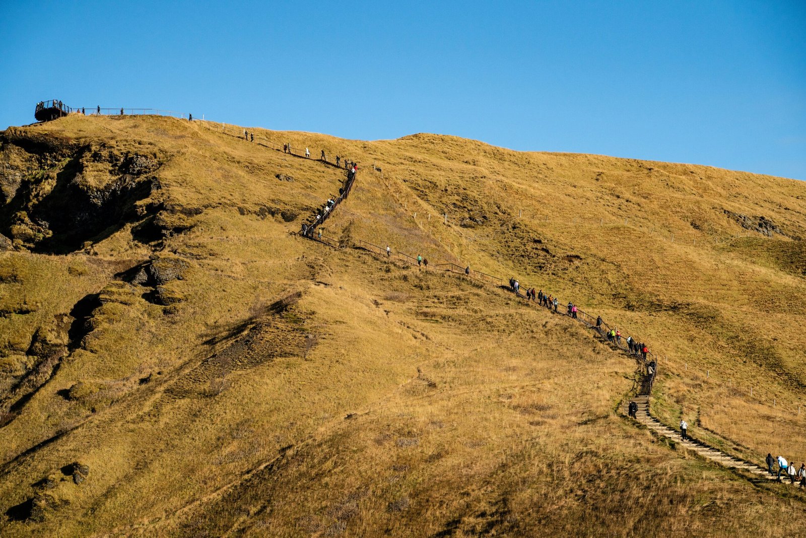 Infographic comparing calorie burn between flat and hill cycling