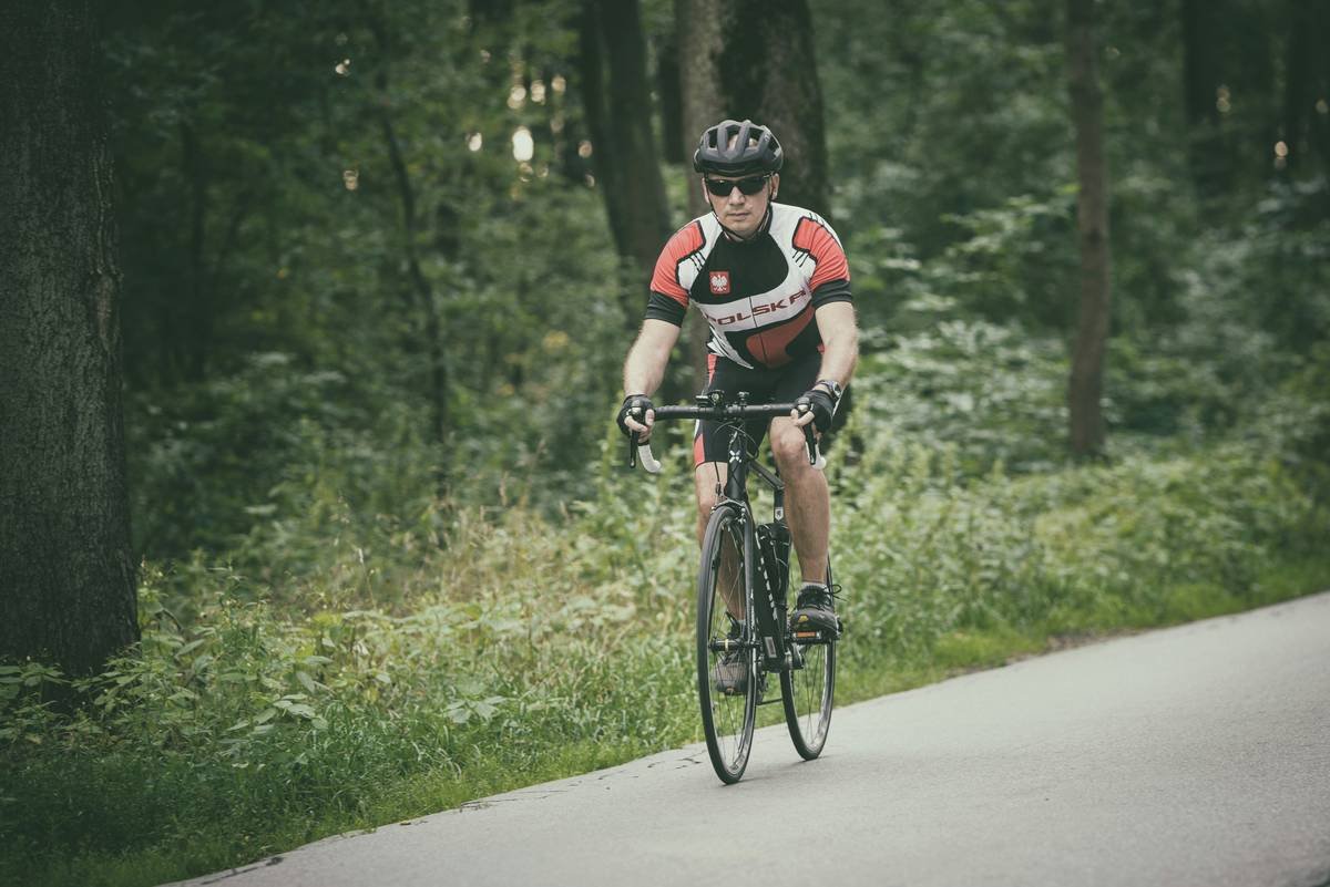 Before and after photos of someone using sprint cycling bursts for weight loss.