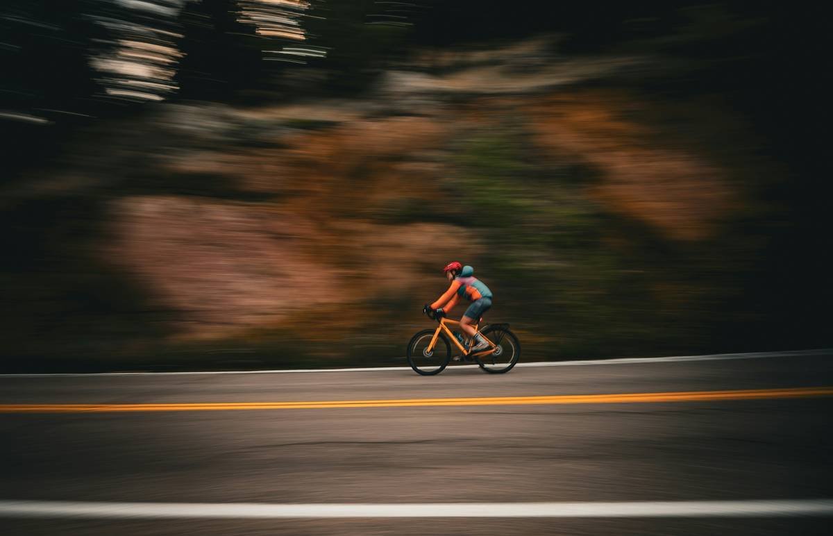 Infographic showing calorie burn comparison: flat road vs. hill climb cycling