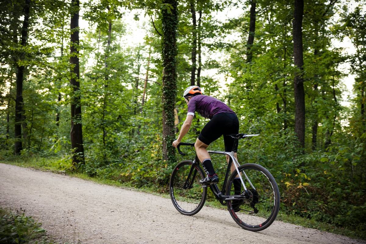 comparison of low vs high resistance bike burn cycling gym se weight techniques